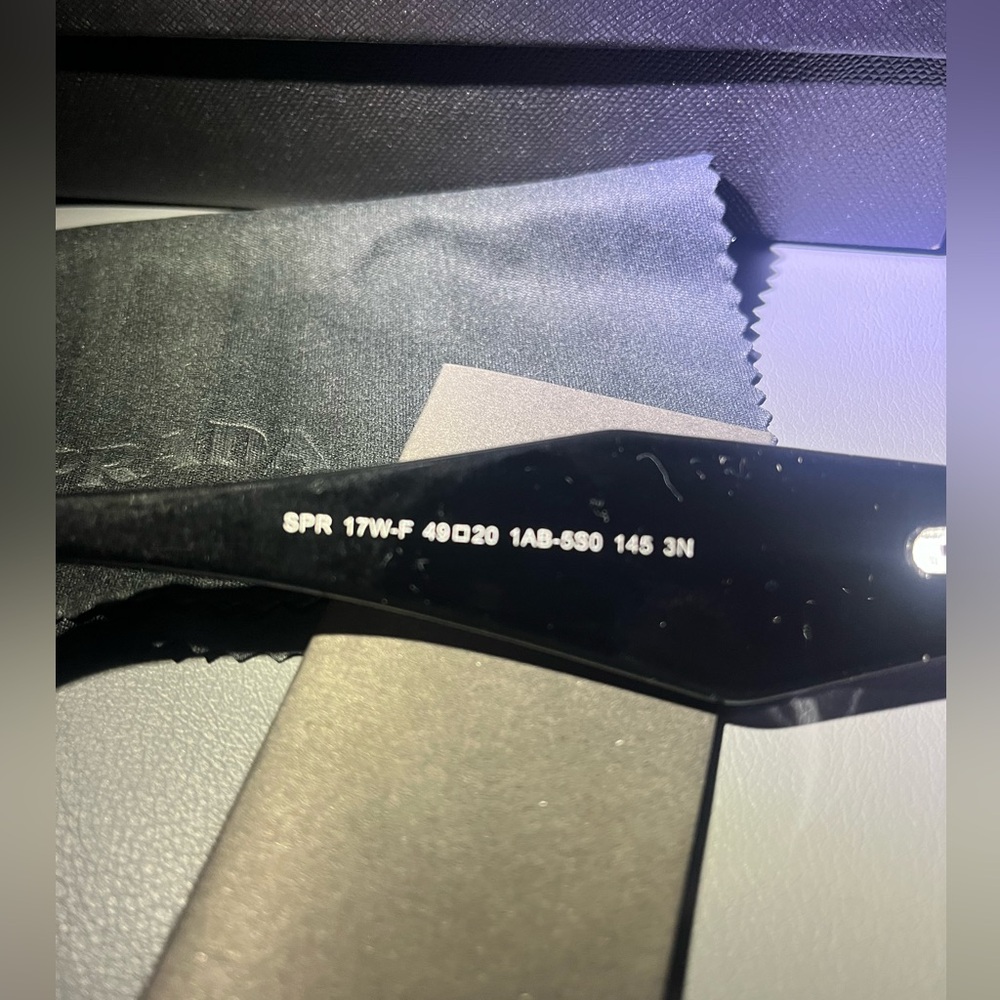 Unisex Prada sunglasses - Picture 6 of 6